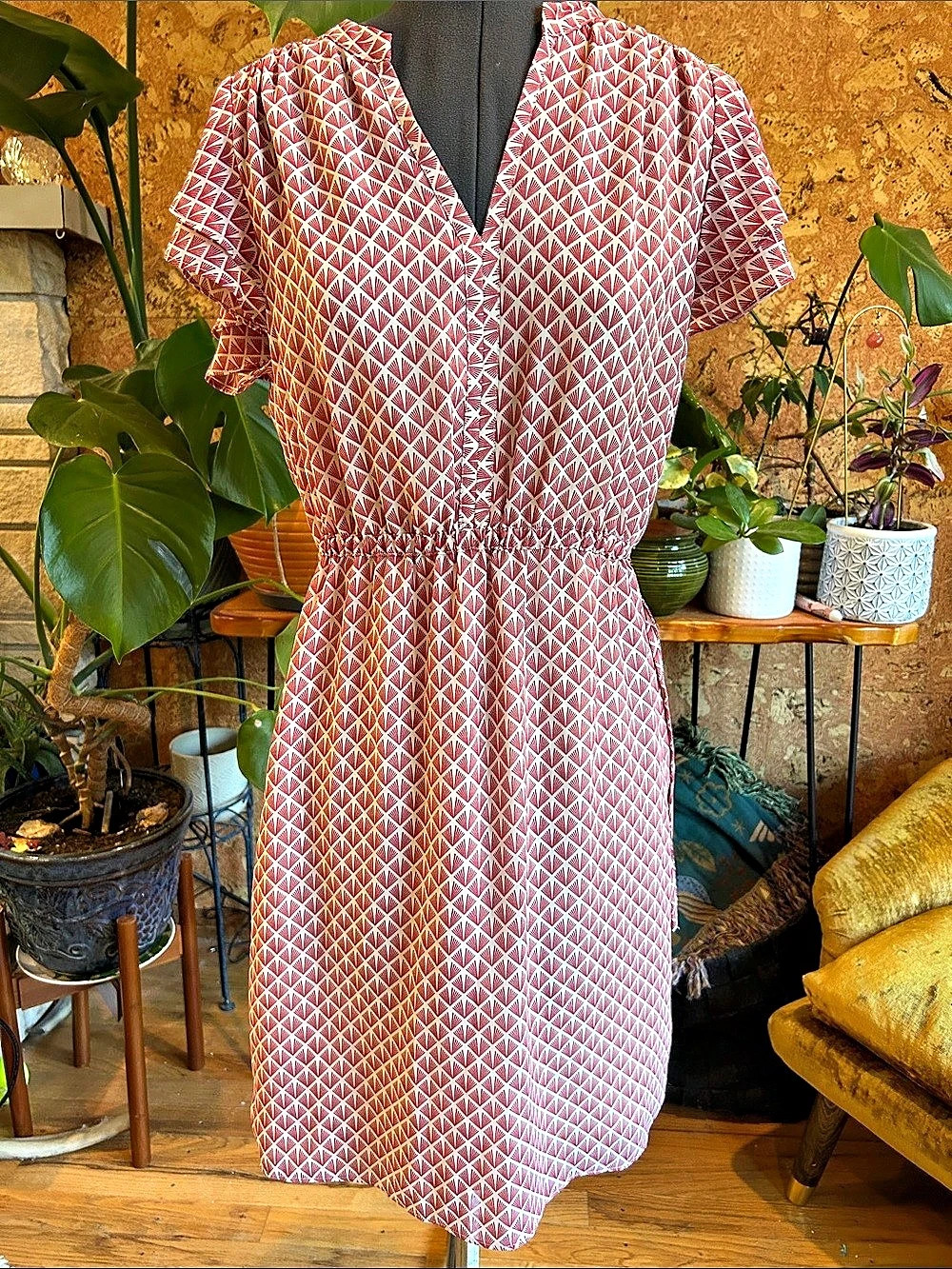H&M Geometric Vintage Inspired Midi Dress in Red & White Size 6